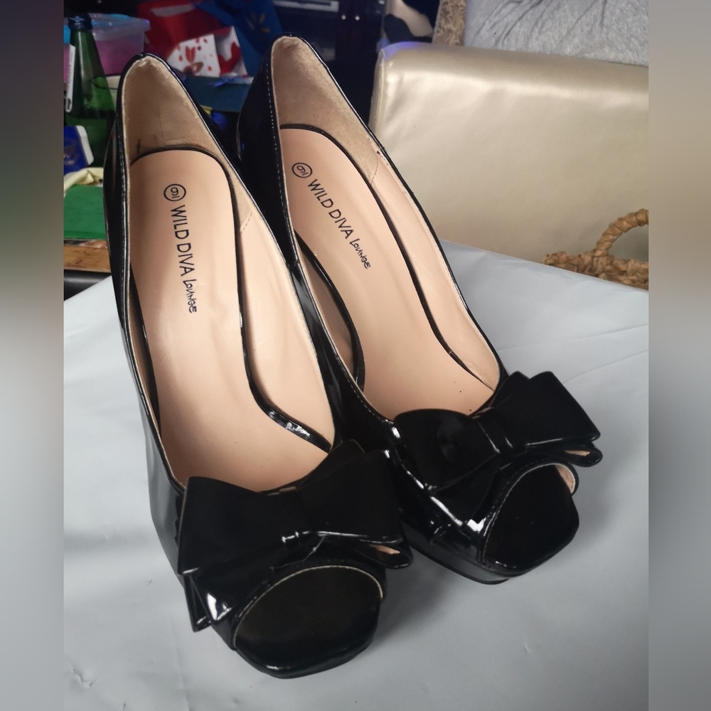 Size 9 5" heels Wild Diva Lounge